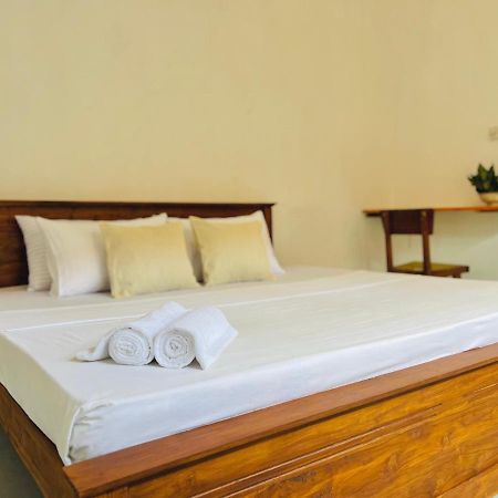 Sea Frame By Walkseylon Bed & Breakfast Hikkaduwa Exterior photo