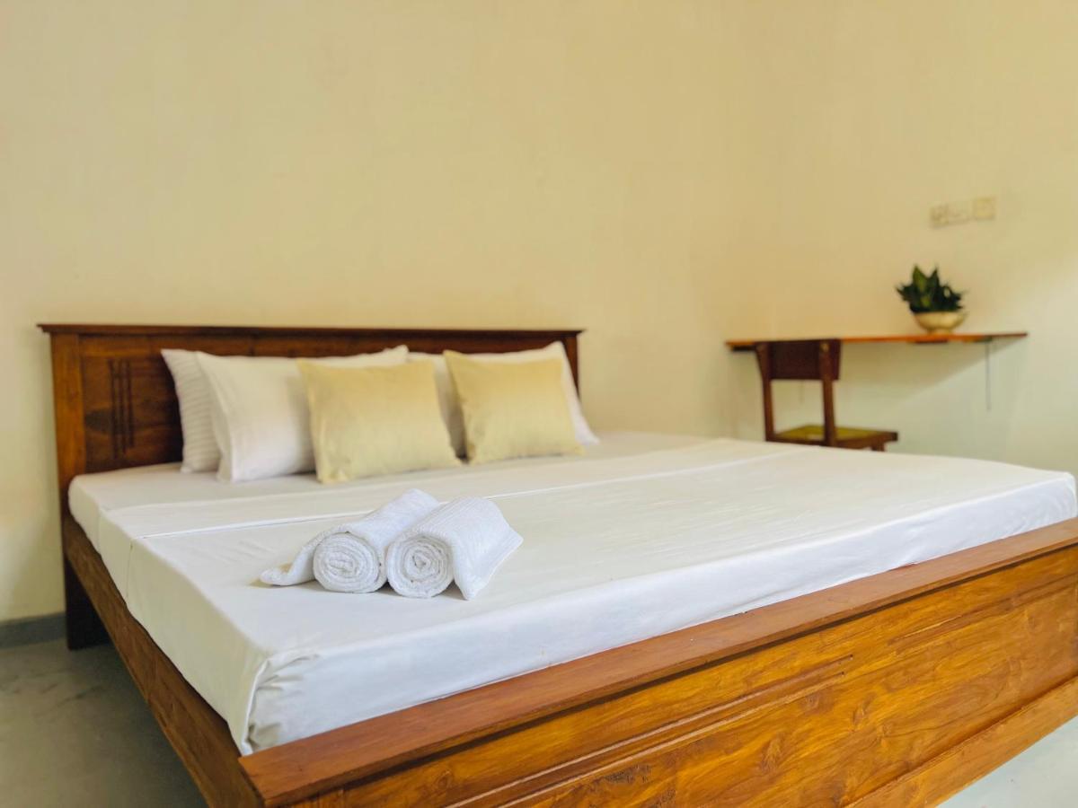 Sea Frame By Walkseylon Bed & Breakfast Hikkaduwa Exterior photo