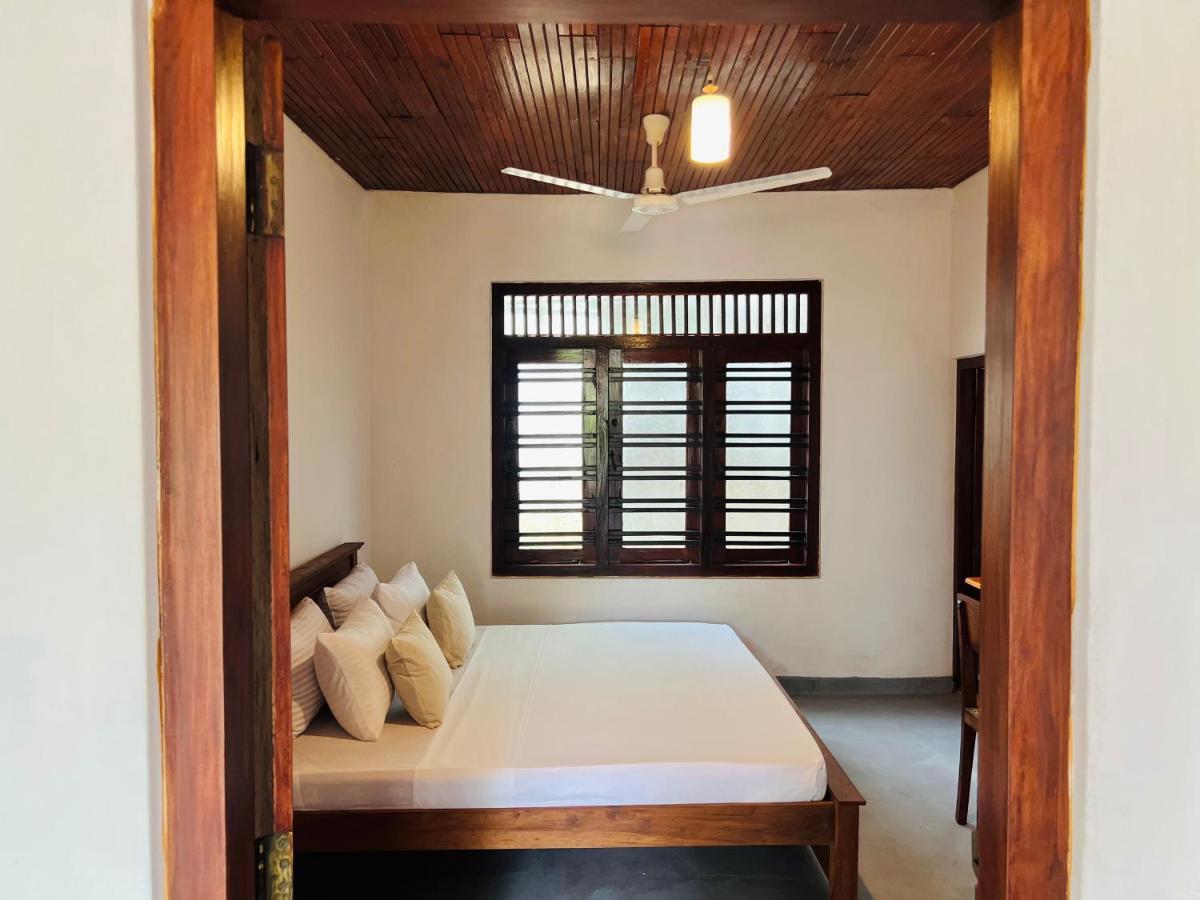 Sea Frame By Walkseylon Bed & Breakfast Hikkaduwa Exterior photo